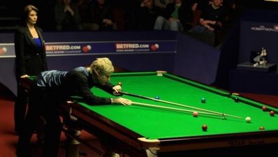 Robertson racks up lead on Carter