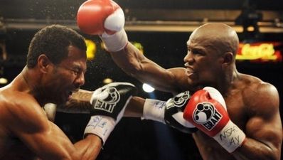Mayweather claims points win on brave Mosley