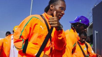 Drogba okay to play with cast