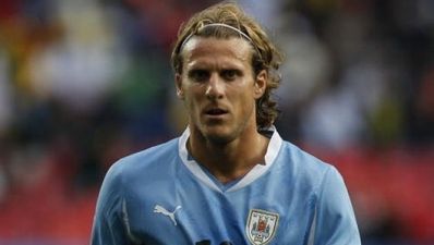 Forlan rules out Spurs move