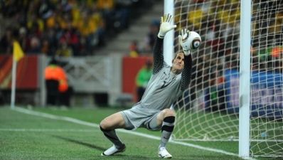 Almunia’s time is up as Arsenal target Fulham stopper