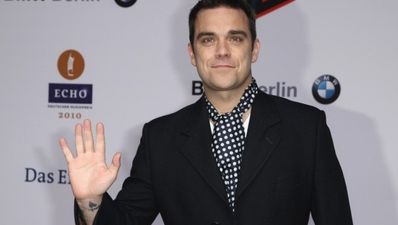 VIDEO: “Don’t put that up on YouTube!”: Robbie Williams flirts with a 15-year-old during last night’s concert