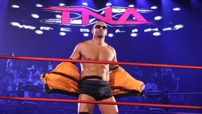 JOE meets up with TNA Wrestler Desmond Wolfe