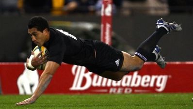 All Blacks trash Wallabies in Melbourne