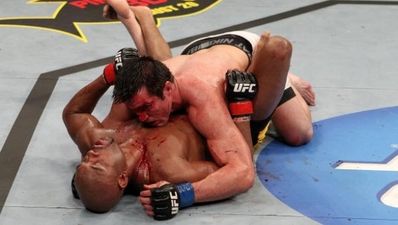 UFC 117: Silva defeats Sonnen to retain middleweight crown