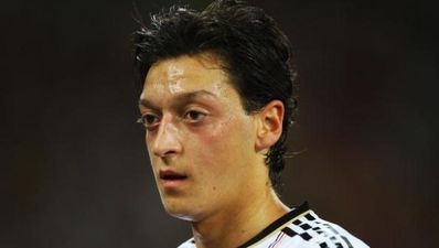 United and Chelsea target Ozil agrees Barcelona switch