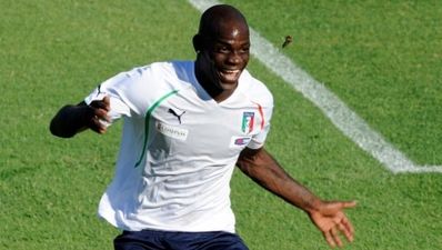 Balotelli in Manchester for medical at City