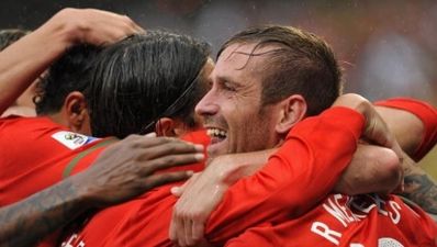 Liverpool sign Mascherano replacement Raul Meireles in â‚¬13m swoop