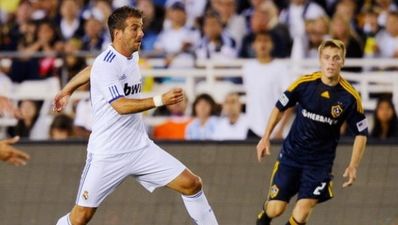Spurs wait on Van Der Vaart