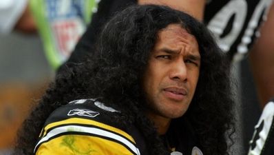 American footballer insures hair for $1 million