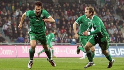 Video: There’s Sean St Ledger showing off his muscles at a music festival