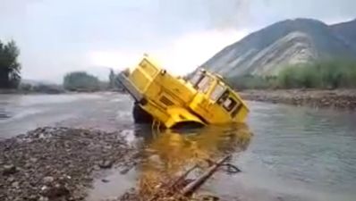 Video: Construction truck cheats a watery death
