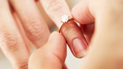 Man live tweets his proposal… to the world