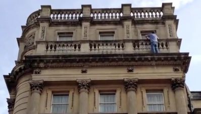 Video: Ignore Windows 8, look at this guy’s windows