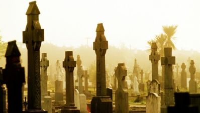 Man has late wife’s vagina carved into her headstone