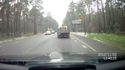 Video: So this is why you need a dash-cam in Russia