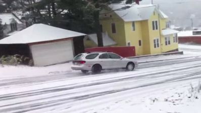 Video: Driver narrowly escapes a snowy disaster