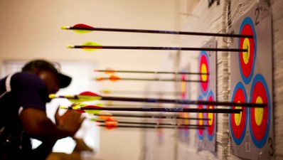 Video: Archer uses his friend as a human target