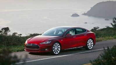 Video: The all-electric Tesla Model S sounds like a fighter jet taking off