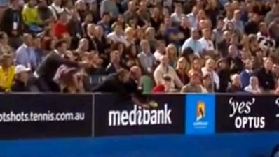 Video: Stray ball in Murray v Federer clash caught in the crowd by Shane Warne of all people