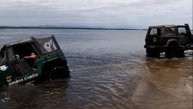 Video: Towing a Jeep can be very, very dangerous