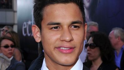 Video: Twilight actor takes a p*ss in the middle of LAX