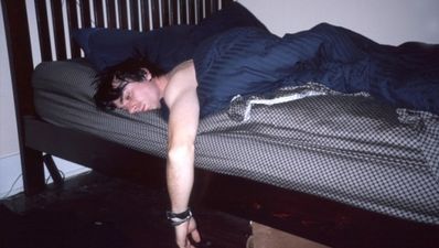 Video: Drunk guy trying to get on bunk bed ends badly