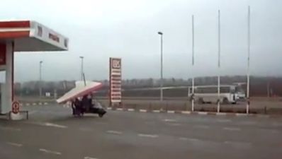 Video: Man refuels his plane at local gas station and takes off on the motorway