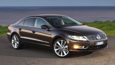 Video: Crashing car miraculously misses everyone else on the road