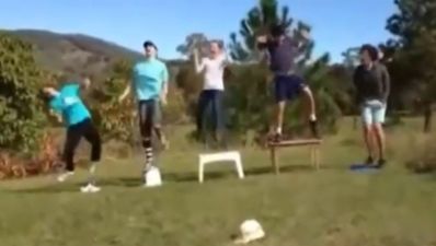 Video: Electric fence experiment ends exactly as you’d expect… in pain