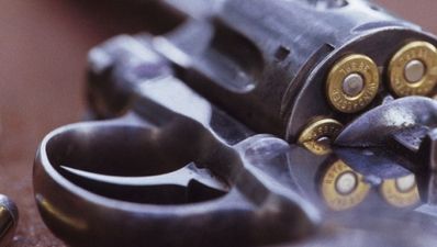 Video: Gang of thieves didn’t expect this gun wielding shop owner