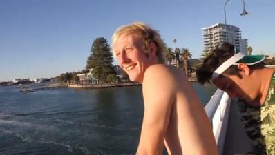 Video: Aussie bloke gives himself the ultimate ‘bridge wedgie’