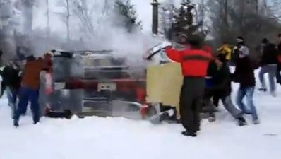 Video: Rally spectators help a driver back on course