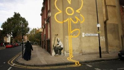 Pic: The most ridiculous set of double yellow lines you’ll ever see… EVER