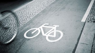 Video: Van driver attacks cyclist in the middle of the road