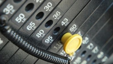 Video: What the f**k is this guy doing in the gym?