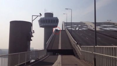 Video: Don’t park your quad bike on a drawbridge