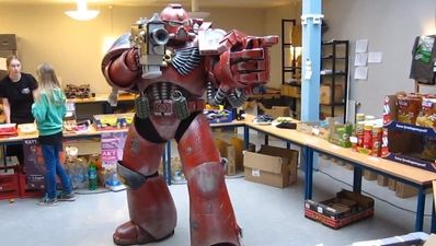 Video: Swedish super fan builds incredible Warhammer costume