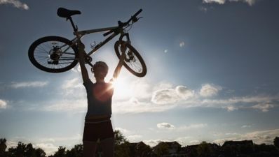 Video: Daredevil reaches 263km/h on a mountain bike…