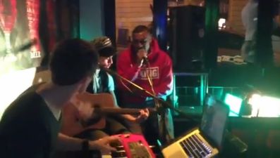 Video: Simon Zebo rapping ‘No Diggity’ and freestyling in a bar Down Under