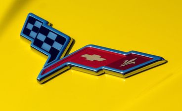 Video: Lamborghini left eating Corvette’s dust in Dubai