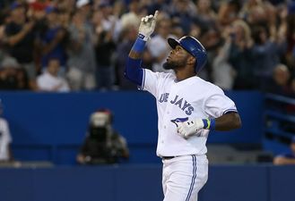 Pic: Irish man in Toronto gets baseball star to pose with Kerry jersey