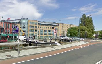 Video: Dublin lad takes a dip in the canal to cool off