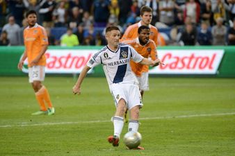 Video: Robbie Keane won a last-minute penalty with a very dodgy dive last night