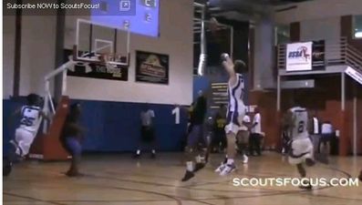 One-handed basketball sensation offered place on top college team