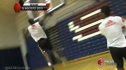 Video: Mario Balotelli shows off his slam dunking skills