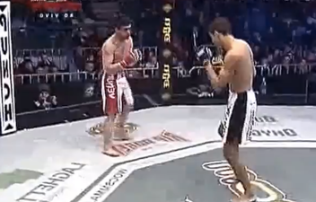 Video: MMA fighter knocks out opponent with amazing spinning kick