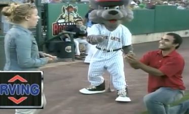 Girl says “no” to fiancée’s marriage proposal in front of packed baseball stadium