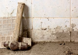 Video: Some DIY jobs are best left to the professionals…