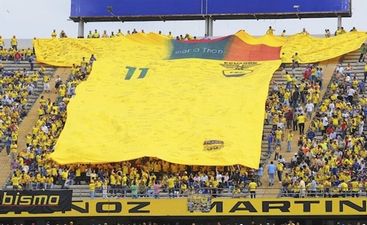 Video: Touching moment in the Spain – Ecuador friendly as Chucho is remembered